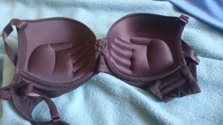 11. Per questo si chiama reggiseno?