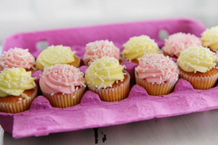 Moet je gebakjes of cupcakes meebrengen? Niets is handiger dan een eierdoos!