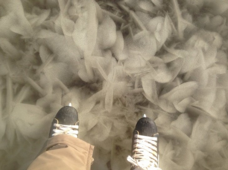 A frozen lake with a magnificent effect.