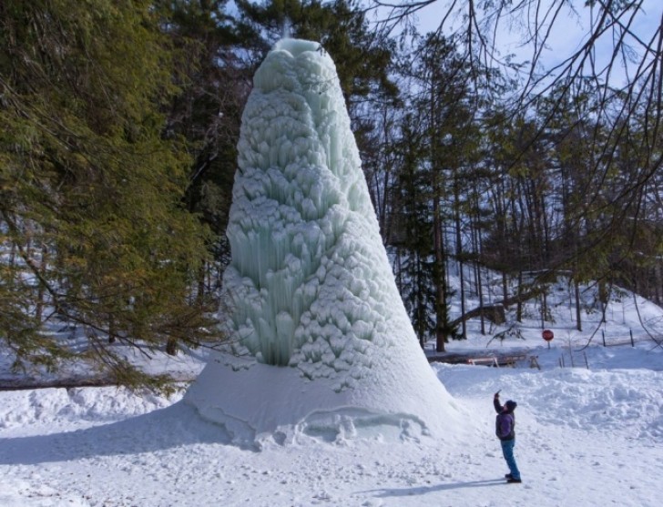 Wow, ein gefrorener Geysir!