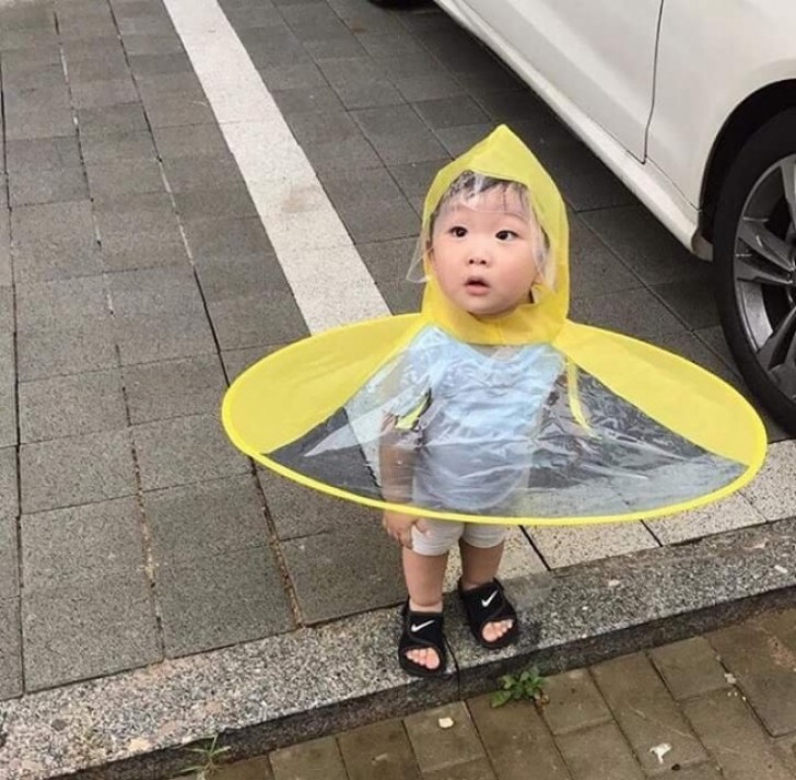 1. Un imperméable pour les enfants qui découvrent la pluie