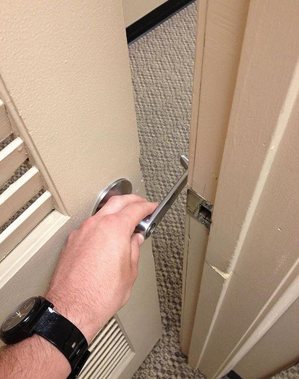 9. Closing a door has never been so difficult.