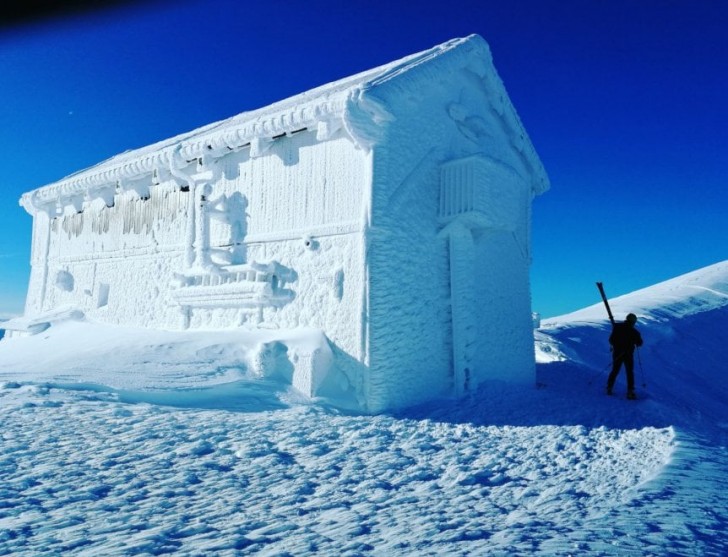 Ma la sua vista ha sicuramente ripagato la fatica degli alpinisti Ivan Argentini, Paolo Boccabella ed Emanuele Lattanzi, che lo hanno ritrovato completamente ricoperto di neve.