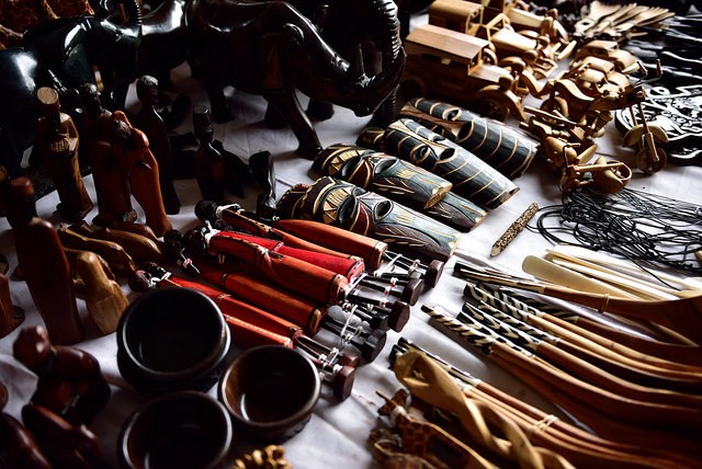 3. Molti dei souvenir acquistabili nei villaggi dell'Africa possono essere stati usati in ambito curativo. Quali sono?