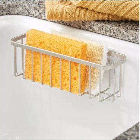 10. Placez les éponges de bain et de cuisine dans un panier spécial pour les garder au sec tout le temps et limiter les bactéries.