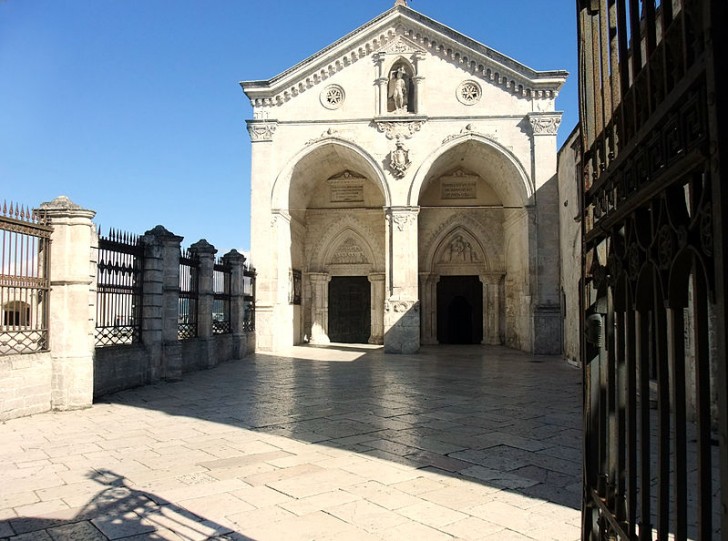 5. Basilica di San Michele, Monte Sant'Angelo (41°42′28,27″N, 15°57′16,86″E)