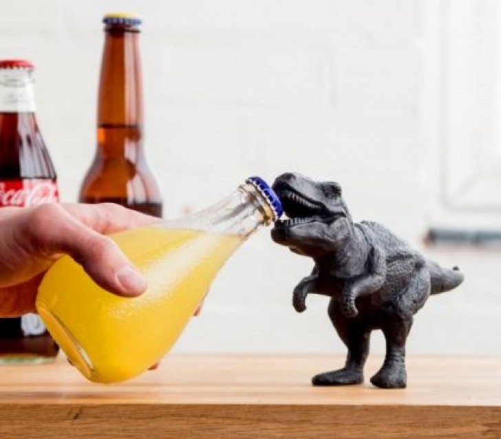 Ein Flaschenöffner in Form eines Dinosauriers.