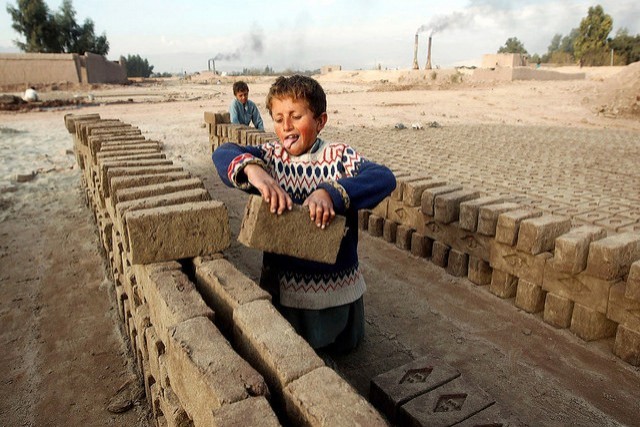 4. Les travailleurs des briqueteries afghanes.