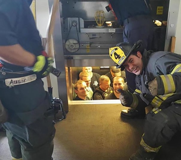 Die Feuerwehrmänner von Kansas City retten die Polizisten von Kansas City!