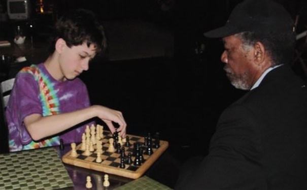 als ich 11 war habe ich einmal eine Partie Schach gegen Morgan Freeman spielen dürfen!
