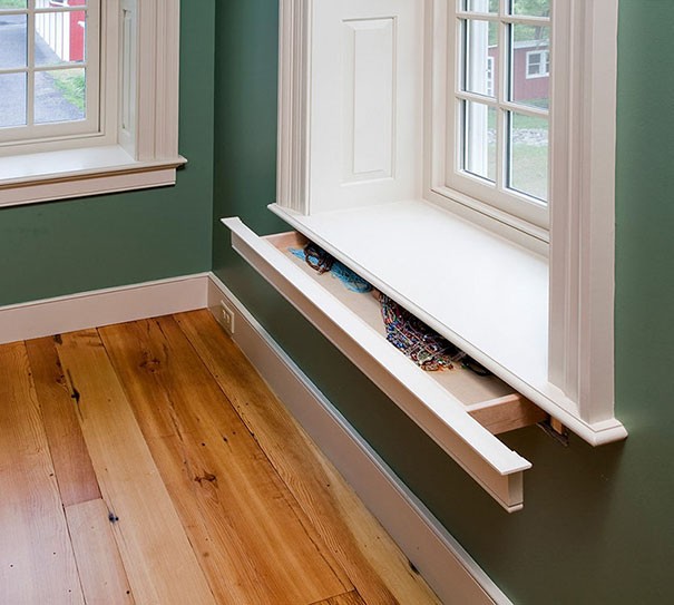 5. The window frame is actually a hidden drawer.