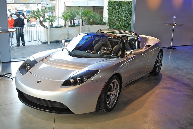 10. La première voiture électrique de Tesla