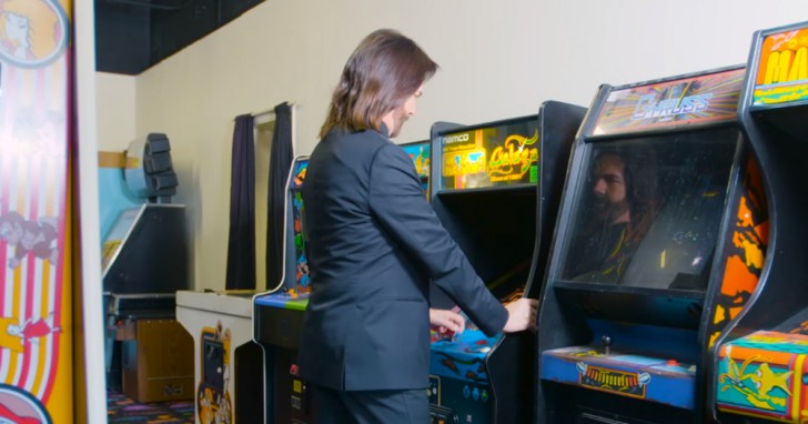 Mitchell divenne la prima persona appurata a segnare questo record con una partita giocata il 4 luglio 1999 al Funspot del New Hampshire, fino al 2008 la sala giochi per videogiochi arcade più grande del mondo.