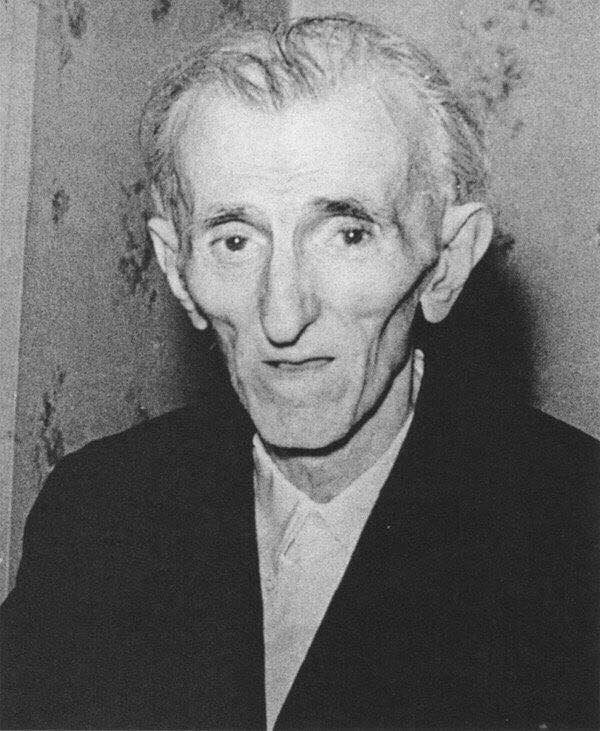 L'ultima foto scattata a Nikola Tesla, 6 giorni prima della sua morte (1 gennaio 1943).