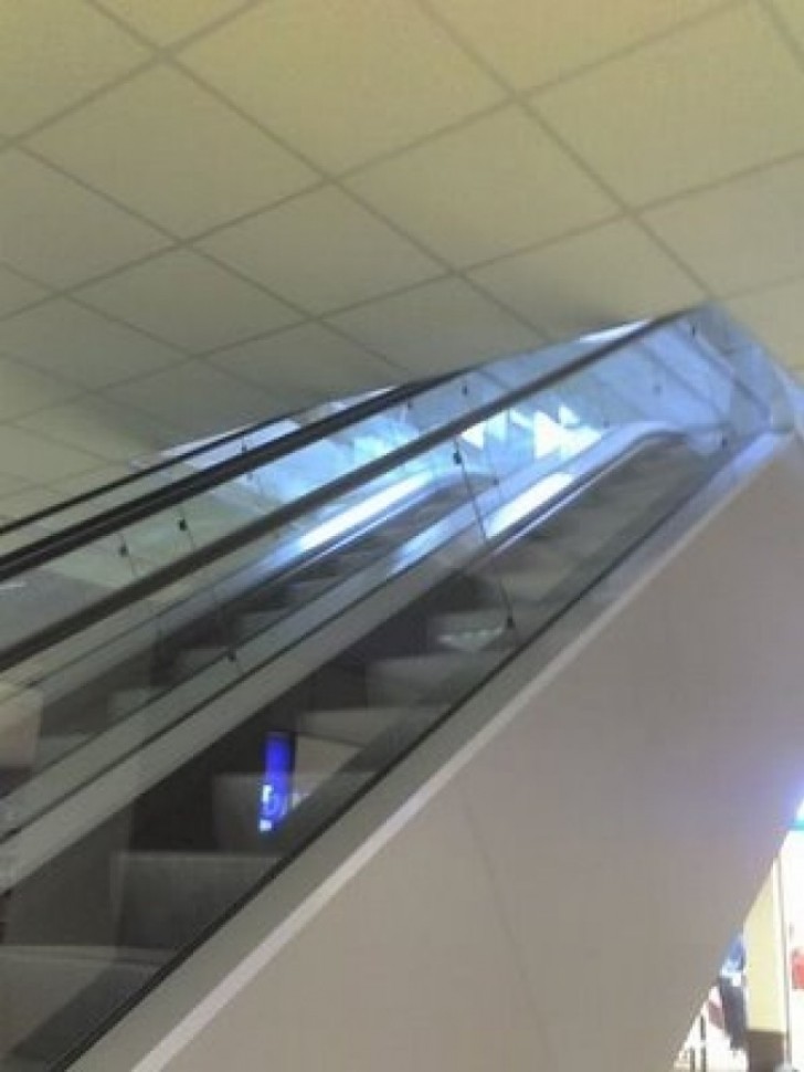 Un escalator qui mène vers l'au-delà.