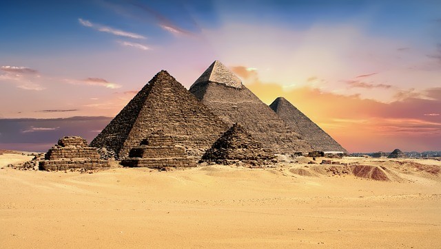 Die Zimmer und Gänge im Inneren der Pyramiden von Gizeh