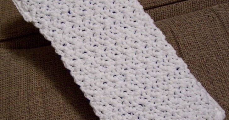 The idea is to use crochet stitches to make the dusting cloths that will be used. Choose a durable, washable, absorbent, and inelastic thread.