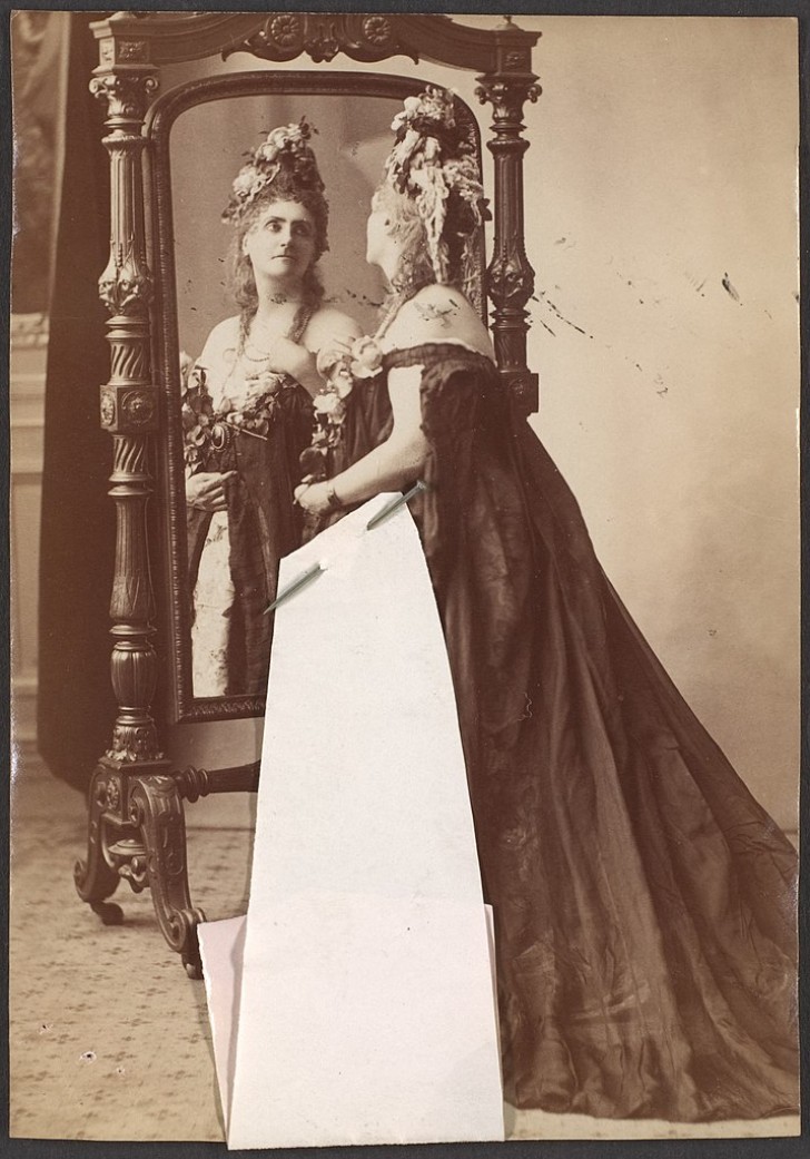 Virginia prese la palla al balzo e riuscì a soddisfare i piani suoi e del cugino: la vicinanza con il monarca le apriva le porte dei più ambiti studi fotografici di Parigi.
