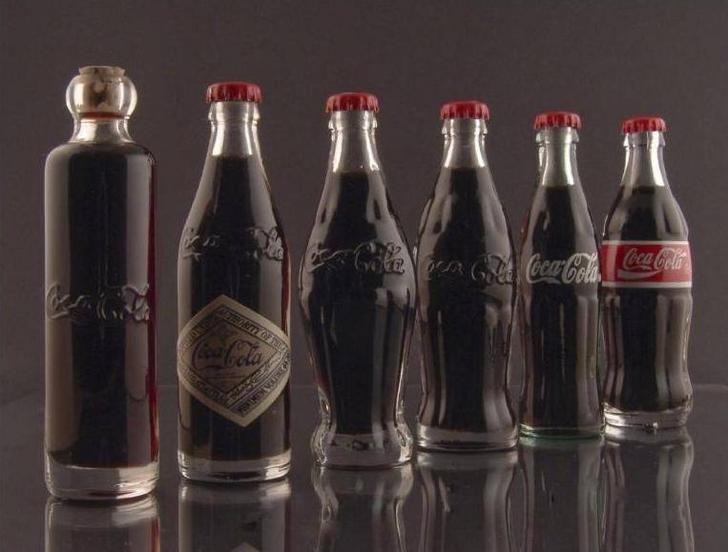 1. Coca-Cola-flaskor i hela sin utveckling