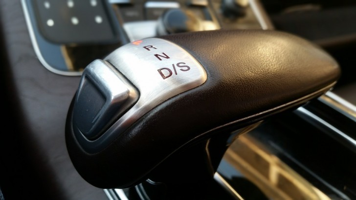 6. If you drive a car with an automatic transmission you must make sure that it is not positioned on "reverse" or "parking" when the car is in motion.