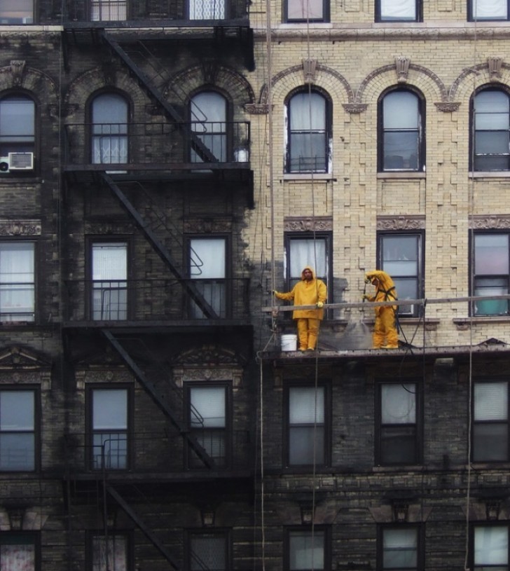 2. Een gebouw in New York wordt schoongemaakt met de hogedrukreiniger: toen de steenkool arriveerde, werden de vervuilingsniveaus van de stad onhoudbaar