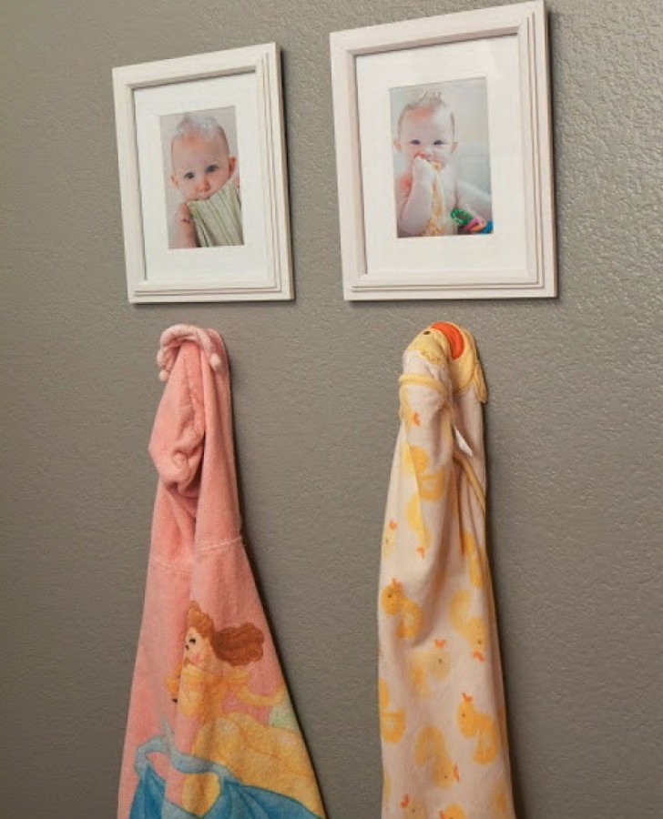 13. Foto's in de badkamer om de badjassen te herkennen