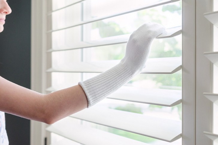 2. Armed with an old sock, you can easily clean the inside parts of the blinds and shutters.