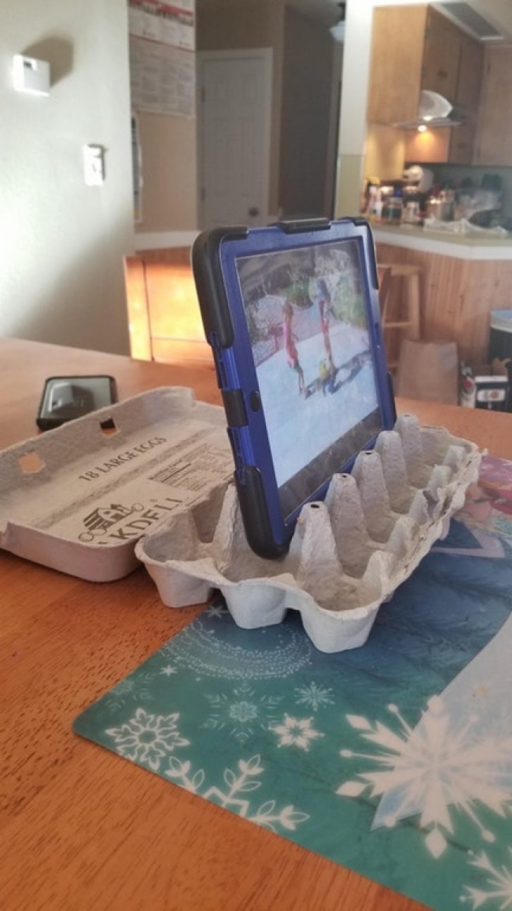 2. An iPad stand? Easy to create it with an egg carton!