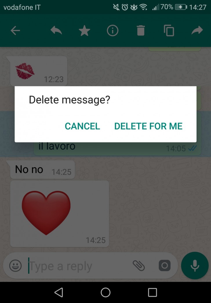 4. Volete cancellare un messaggio sperando che non lo legga la persone a cui lo avete inviato? Potete farlo cliccando su "Elimina" e poi "Elimina per tutti".
