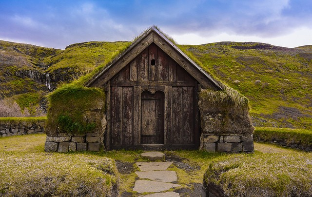 La tourbe était un matériau largement utilisé non seulement par les Vikings, mais aussi par la population nordique en général.