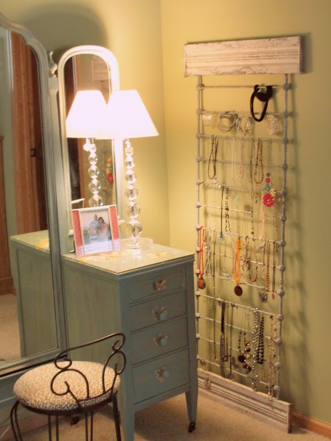 13. Is your collection costume jewelry and valuable jewelry particularly substantial? Then, you need a spacious and comfortable wall hanger or organizer like this!