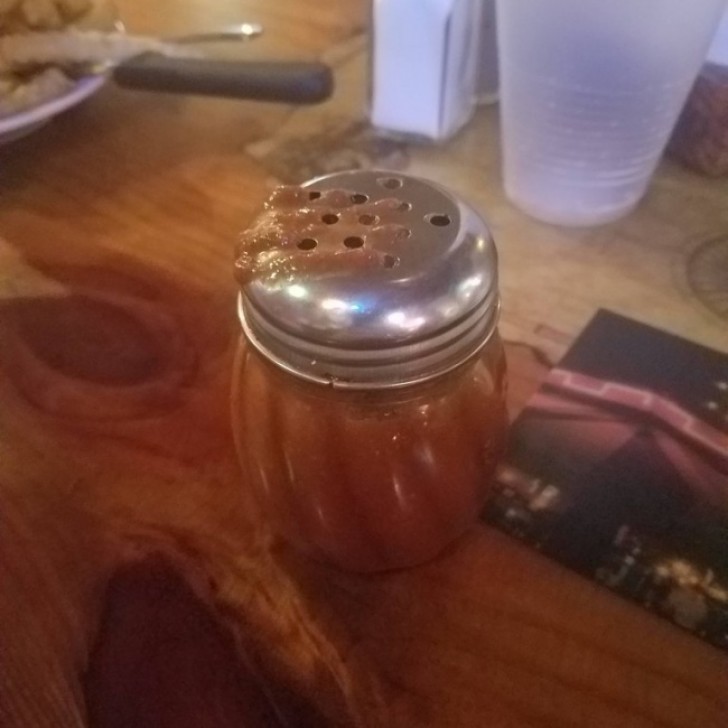 "This restaurant offers barbecue sauce in a salt shaker. It's terrible!"