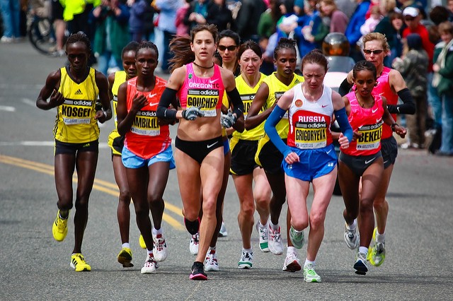 Dank dieser beiden Frauen ist der Boston Marathon heute offen für alle, und Männer und Frauen können Seite an Seite laufen