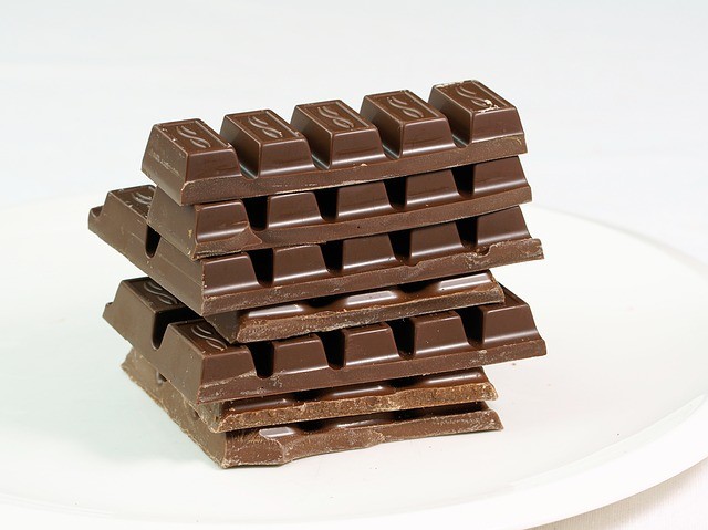 1. Pour obtenir une tablette de chocolat de 100g, il faut utiliser plus d'un litre et demi d'eau.