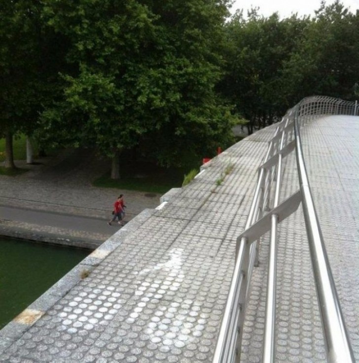 16. Wir hoffen, dass niemand diesen Radweg benutzt.