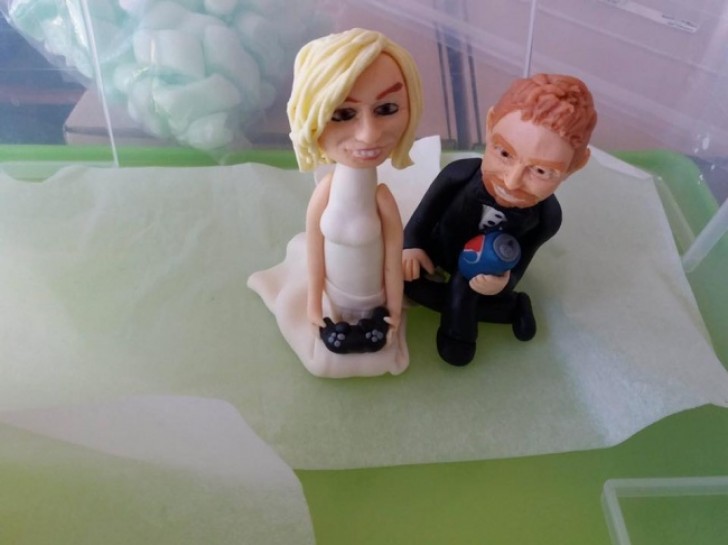 26. The pastry chef did not want to send this couple a photo of the wedding cake topper until the wedding day. When they opened the wedding cake box they understood why.