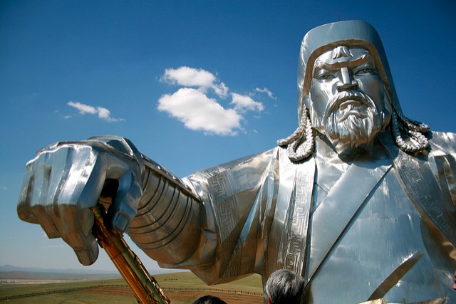1. L'8% della popolazione asiatica discende direttamente da Gengis Khan.