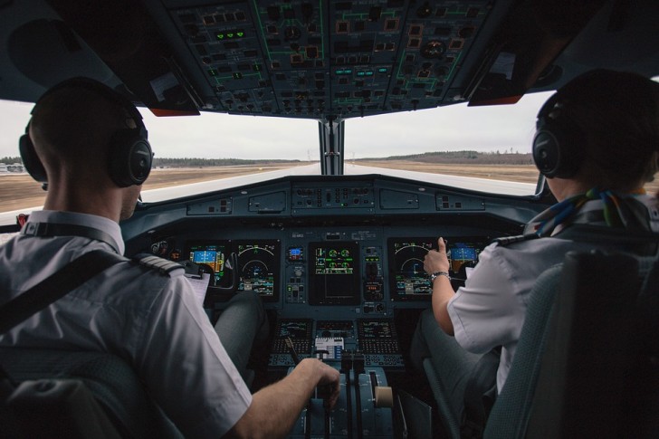 10. Il 43% dei piloti di linea inglesi ha confessato di addormentarsi durante i propri voli.