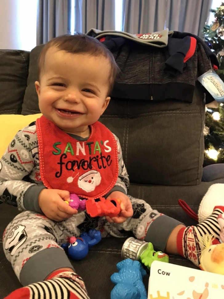 17. "Mijn zoon houdt van Sesamstraat. Hij kreeg voor Kerst een pakket met alle personages... Zijn glimlach kon niet groter zijn!"