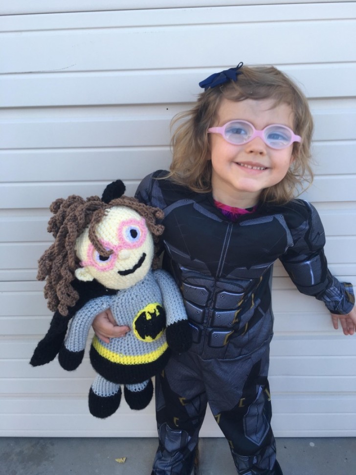 5. "Mijn dochter is gek van Batman en dus heeft een vriend een bijpassende pop voor haar gemaakt"