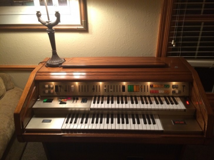 3. "I went to the flea market to buy a poster, I came back home with a 50 cents Wurlitzer organ!"