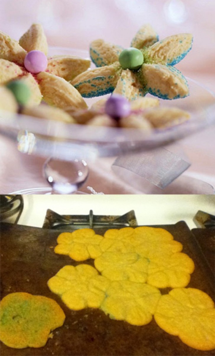 Many flower-shaped cookies that suddenly become one.
