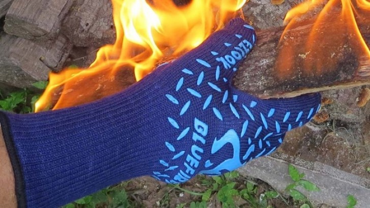 Le gant qui vous permet de manipuler les braises tout en préparant un délicieux barbecue avec vos amis!