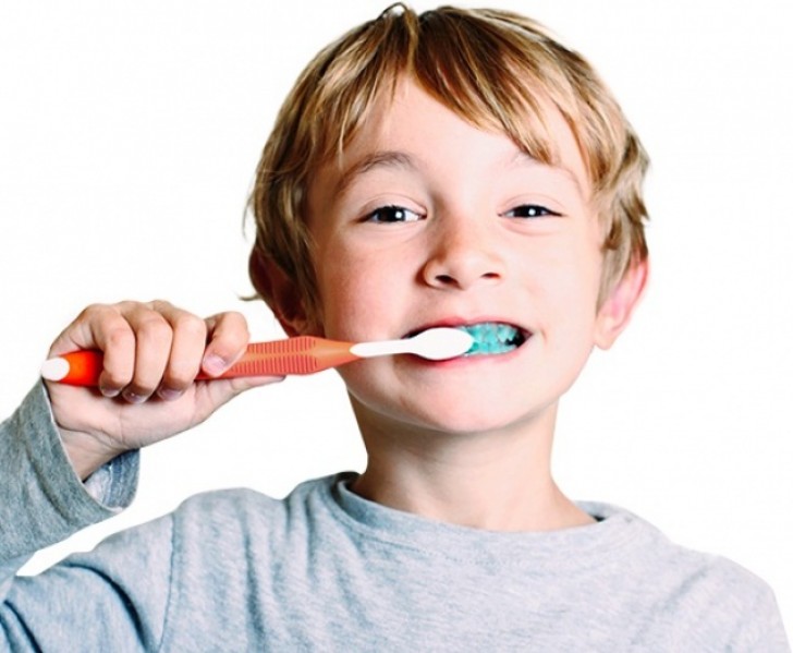 Le dentifrice qui vous montre les dents les plus sales en leur donnant une légère coloration verte.