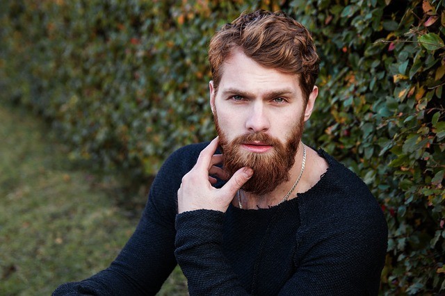 Statistiquement, les hommes à barbe trompent plus fréquemment que les femmes à barbe.