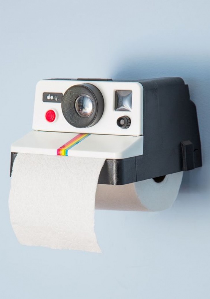 Klorollenhalter in Form einer Polaroid-Kamera