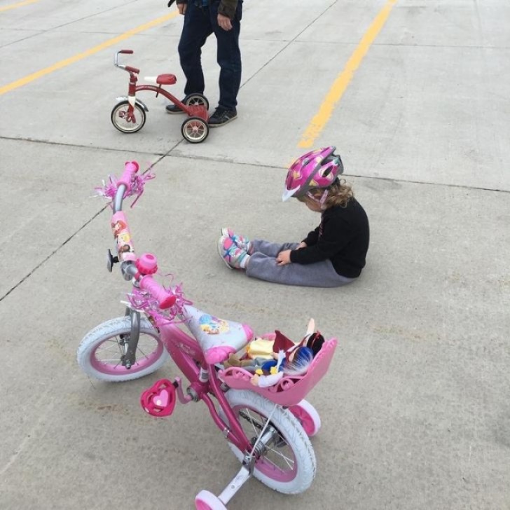 Mijn dochter toen ze zich realiseerde dat je ervaring moet opdoen om te fietsen.
