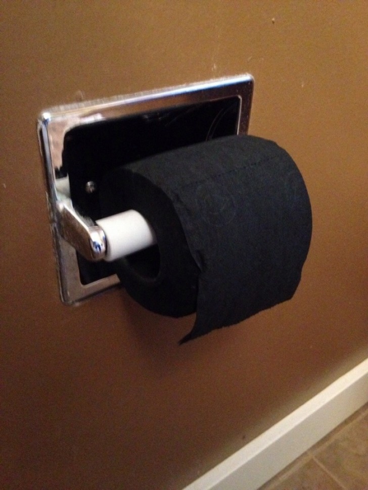 6. Le papier toilette noir. Qui l'a inventé?
