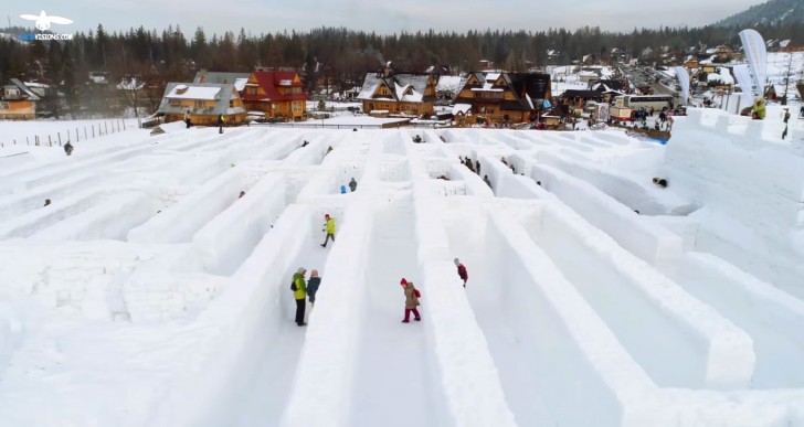 Il cavallo di battaglia del parco è sicuramente il labirinto: pareti alte 2 metri, per un totale di 60 mila tonnellate di neve (fresca ed artificiale).