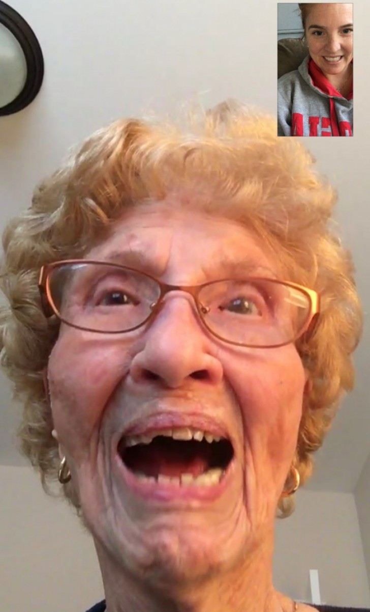 23. Mon arrière-grand-mère de 93 ans devant son premier tchat vidéo!